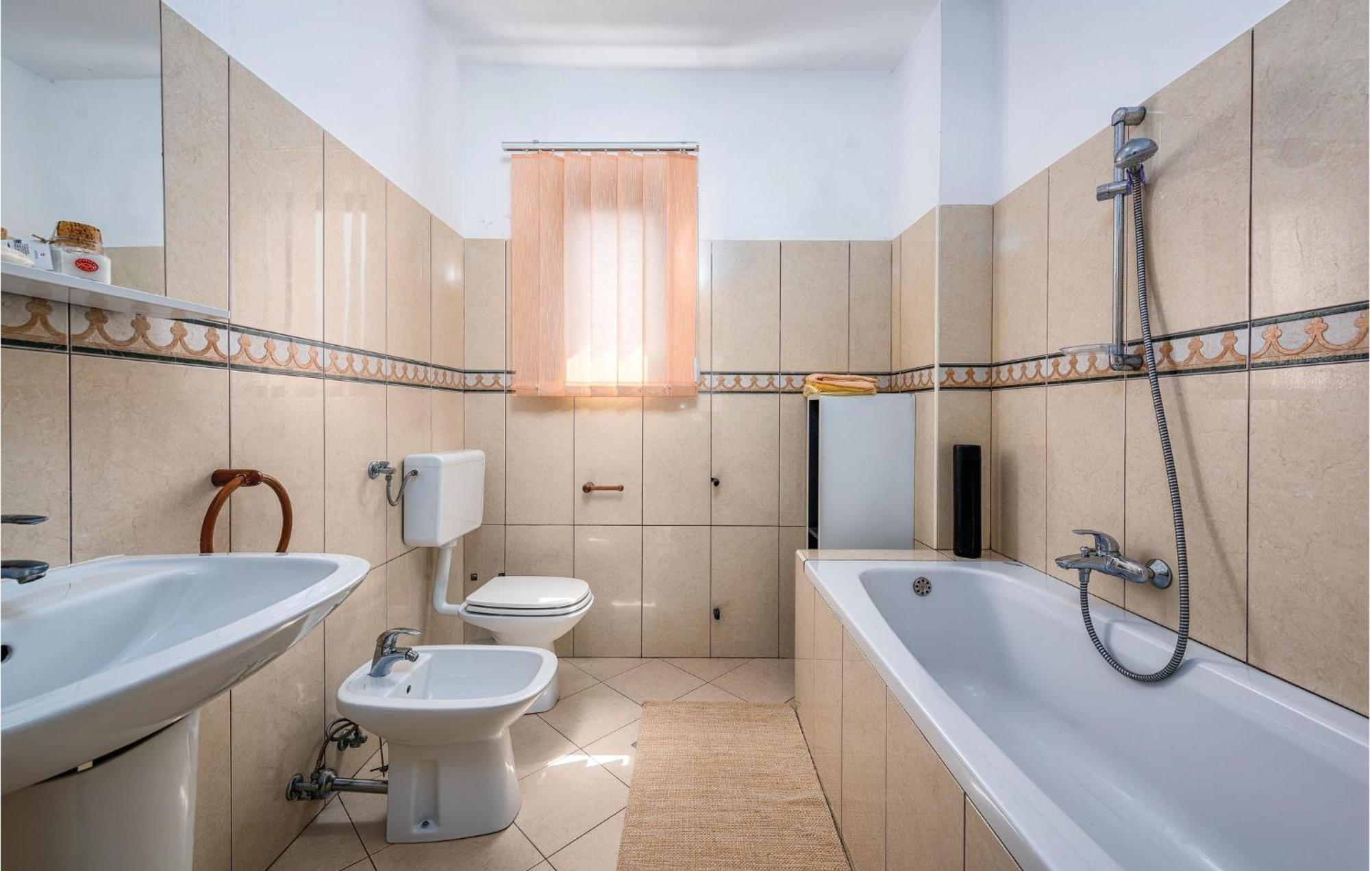 Stunning Apartment In Rovinj With Kitchen Exterior foto