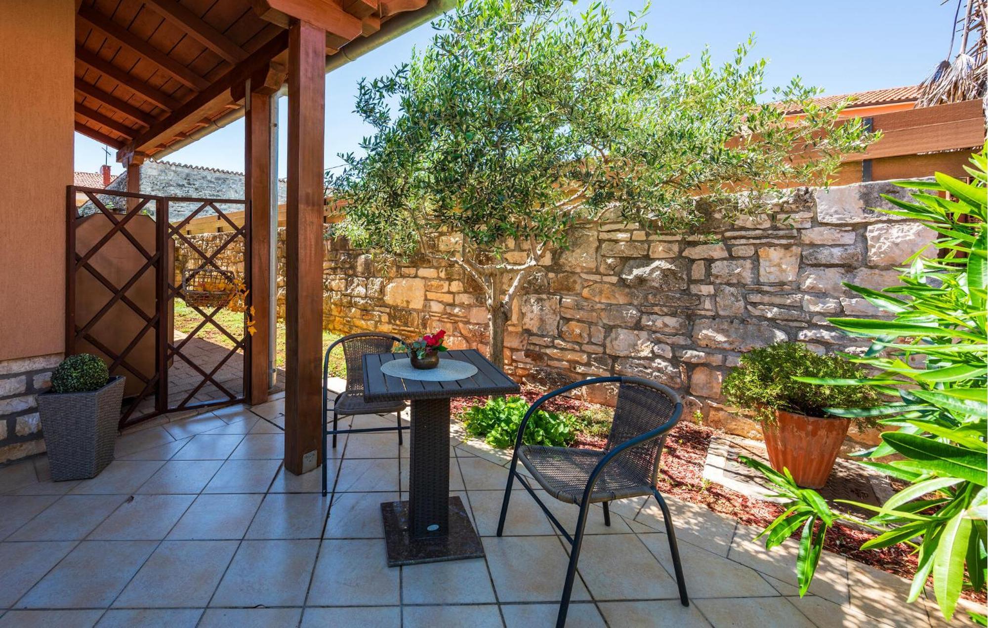 Stunning Apartment In Rovinj With Kitchen Exterior foto