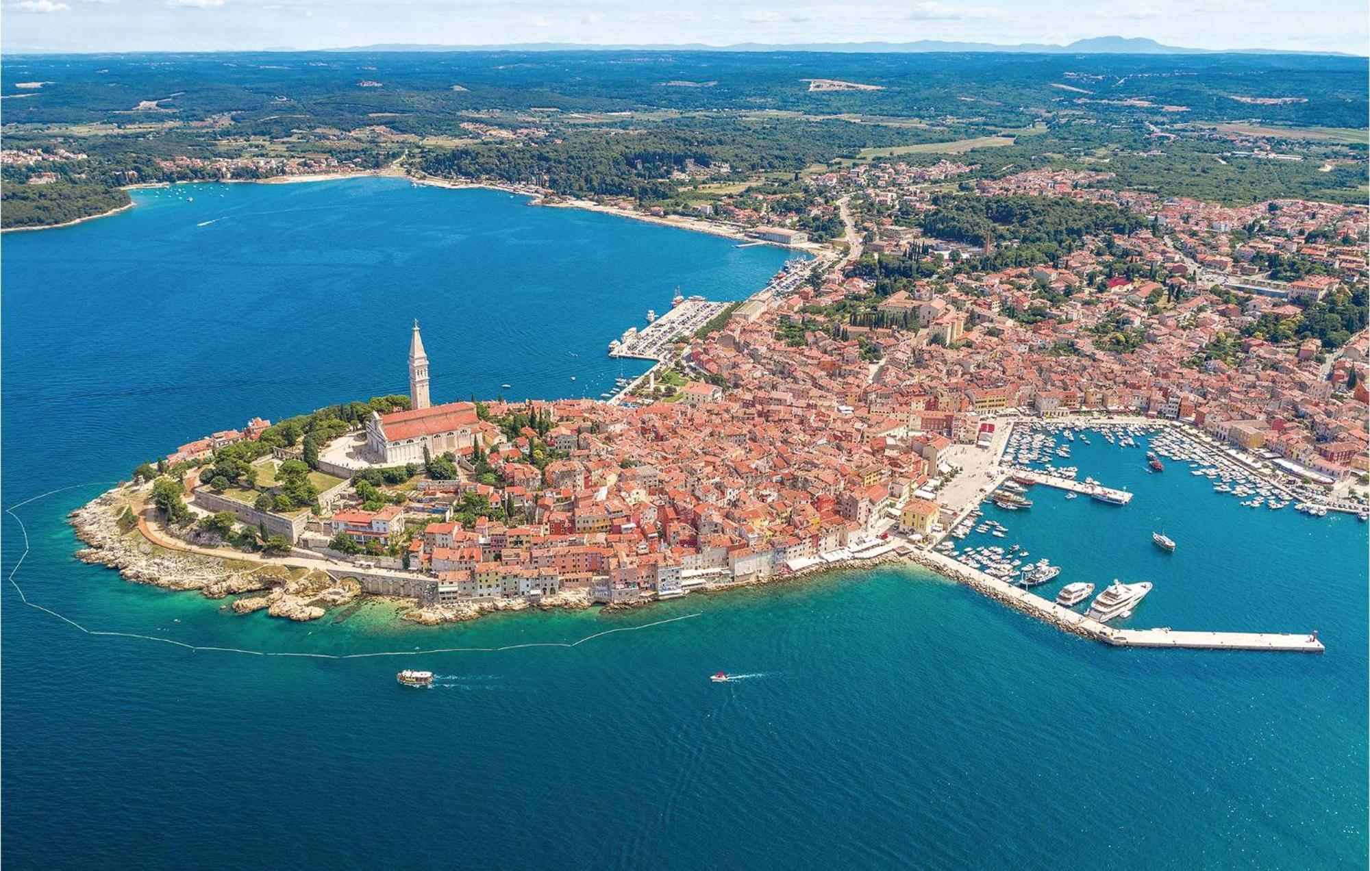 Stunning Apartment In Rovinj With Kitchen Exterior foto